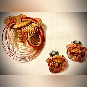 VINTAGE HAND-MADE WOVEN RAINBOW BAMBOO BROOCH & EARRINGS (CIRCA 1960)…